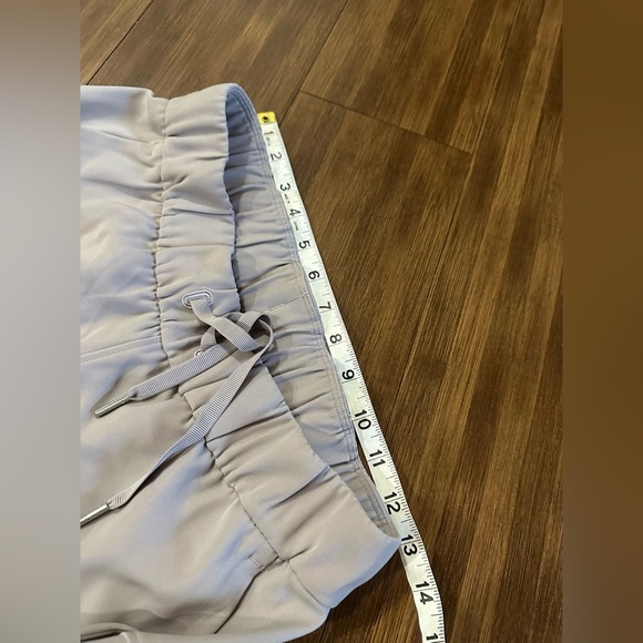 Lululemon On the Fly Jogger
Silverstone
W5BZDS
Size 4? - Picture 7 of 7
